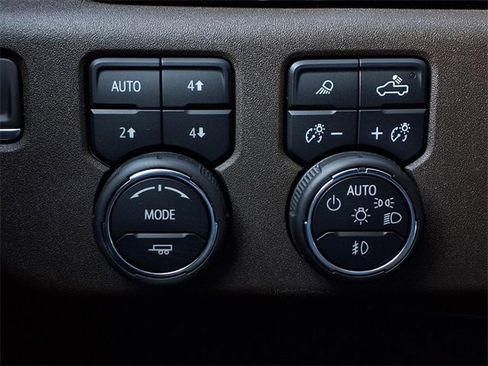 Used 2024 Chevrolet Silverado 1500 LTZ image 19