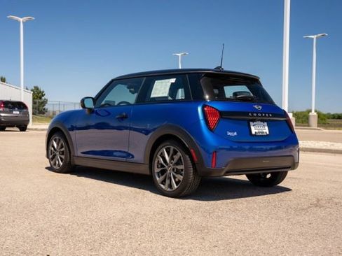 Used 2025 MINI Cooper 2-Door Hardtop FWD image 5