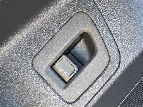 Used 2020 Volkswagen Atlas Cross Sport SEL image 34