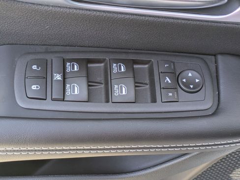 New 2026 Chrysler Pacifica Limited image 21