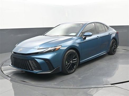 Used 2025 Toyota Camry SE image 24