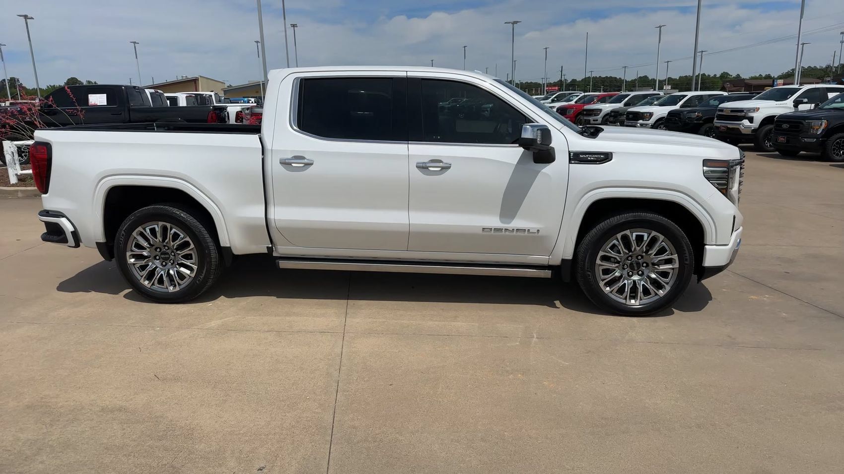 Used 2023 GMC Sierra 1500 Denali Ultimate AWD/4WD image 2