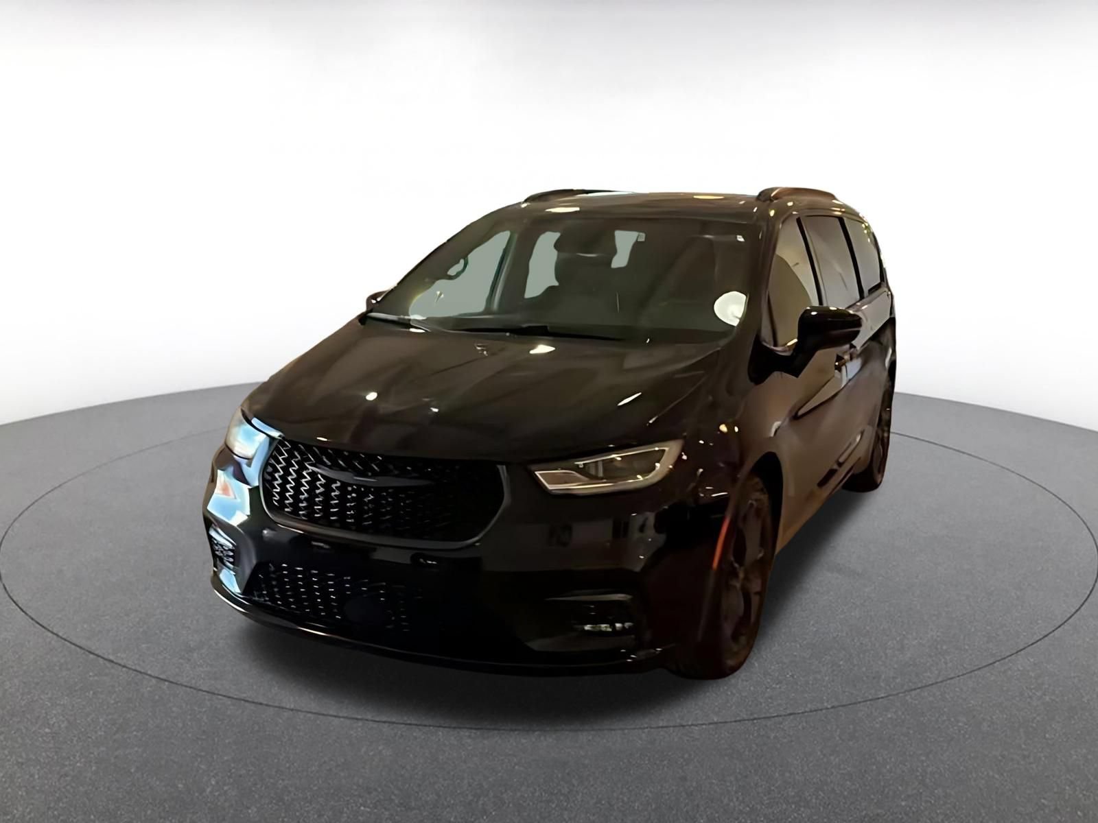 Used 2025 Chrysler Pacifica Limited FWD image 6
