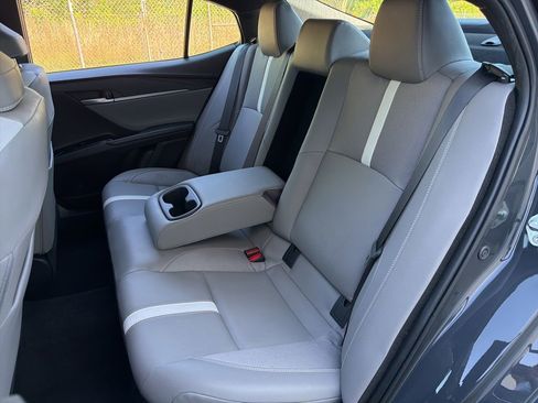 Used 2025 Toyota Camry SE AWD/4WD image 19