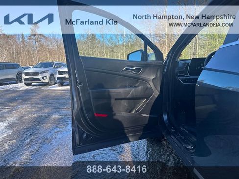 Used 2023 Kia Sportage LX image 12