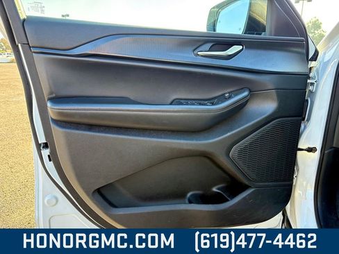 Used 2023 Jeep Grand Cherokee L Laredo image 13