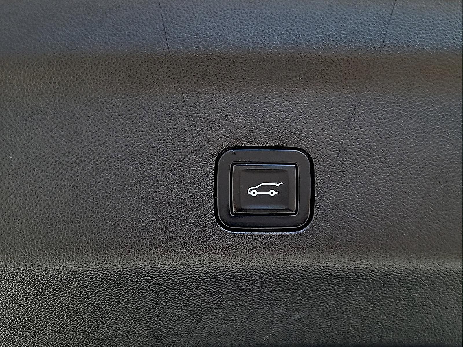 Used 2025 GMC Yukon XL AT4 Ultimate AWD/4WD image 32