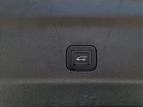 Used 2025 GMC Yukon XL AT4 Ultimate AWD/4WD image 32
