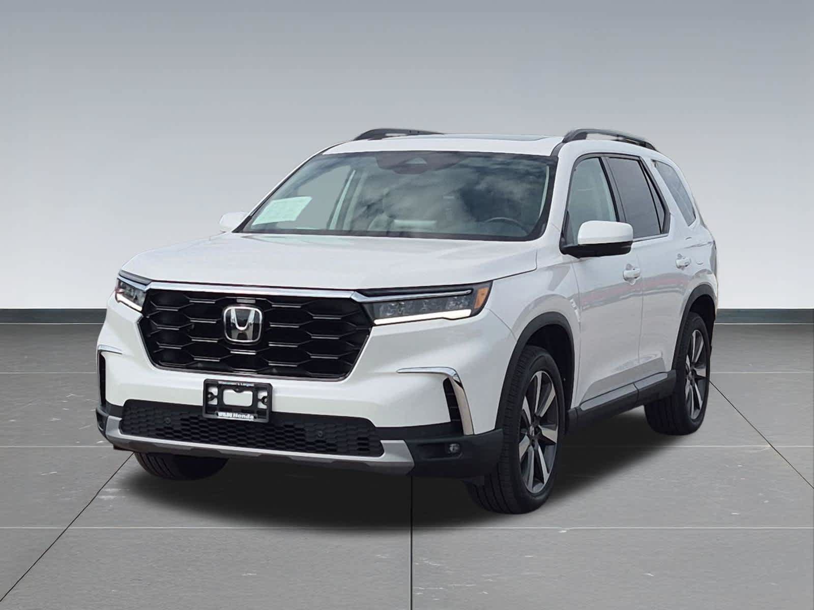 Certified 2025 Honda Pilot Touring image 10