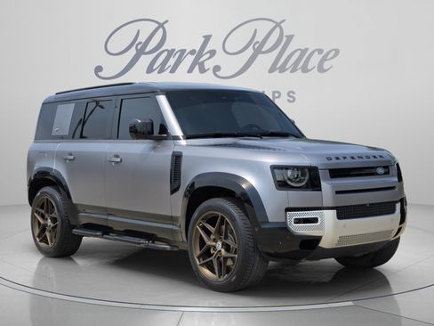 Used 2023 Land Rover Defender 110 S AWD/4WD image 7