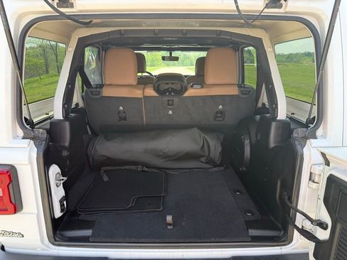 Used 2021 Jeep Wrangler Unlimited Sahara AWD/4WD image 6