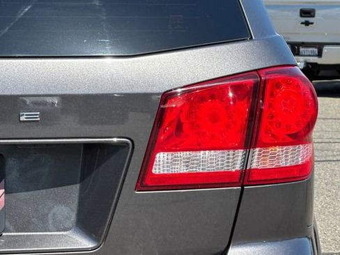 Used 2019 Dodge Journey SE w/ Blacktop Package FWD image 50