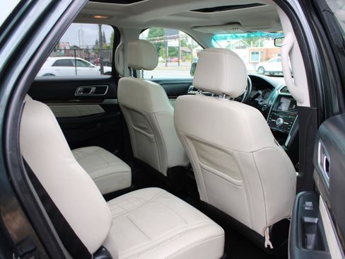 Used 2016 Ford Explorer Platinum AWD/4WD image 16