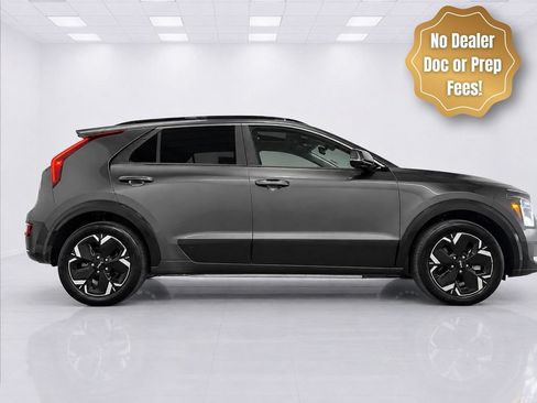 Used 2024 Kia Niro Wave w/ Wave Preserve Package FWD image 1