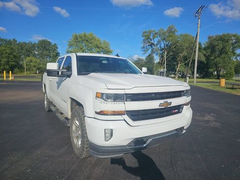 Used 2018 Chevrolet Silverado 1500 LT w/ All Star Edition AWD/4WD image 3