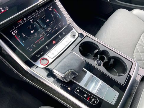 Used 2021 Audi SQ7 Prestige AWD/4WD image 16