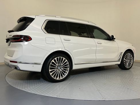 Used 2025 BMW X7 xDrive40i image 9