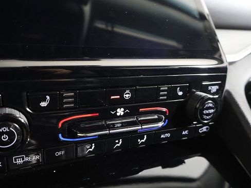 Used 2023 Jeep Grand Cherokee Limited w/ Black Appearance Package AWD/4WD image 50