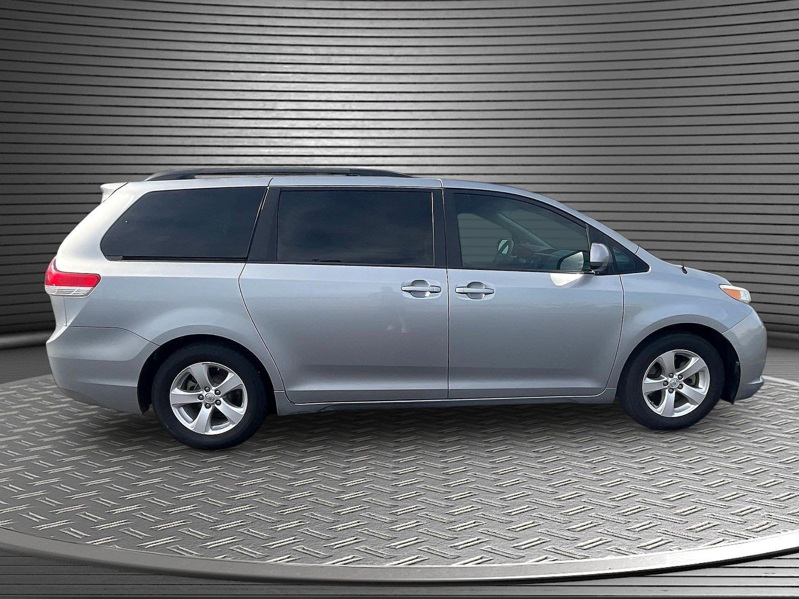 Used 2013 Toyota Sienna LE FWD image 8