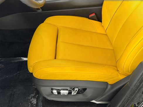 Used 2023 Rolls-Royce Cullinan image 18