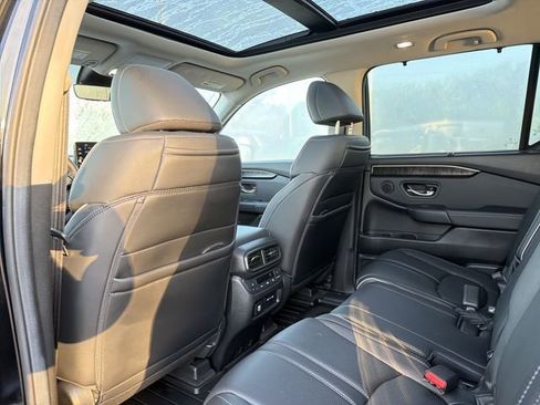 Used 2025 Honda Pilot Elite image 17
