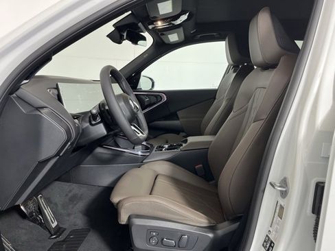 Used 2025 BMW X3 xDrive30i w/ Premium Package image 11