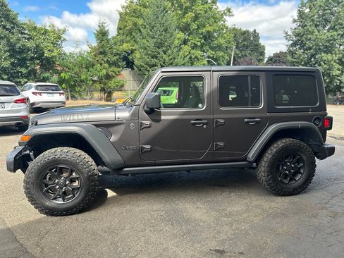 Used 2018 Jeep Wrangler Unlimited Rubicon w/ LED Lighting Group AWD/4WD image 10