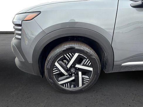 Used 2025 Nissan Kicks SV image 13