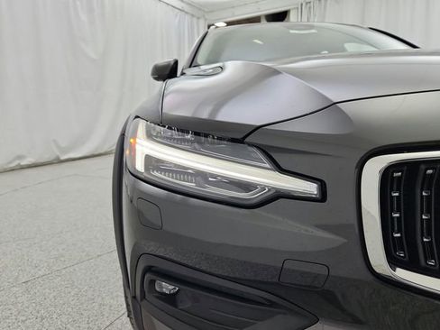 Certified 2025 Volvo V60 B5 Cross Country Plus image 22