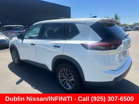 Used 2024 Nissan Rogue S FWD image 3