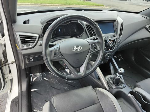 Used 2017 Hyundai Veloster Turbo FWD image 26