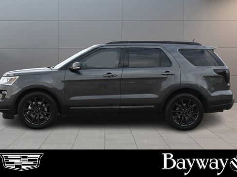 Used 2019 Ford Explorer XLT w/ Equipment Group 202A image 4