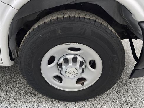 Used 2018 Chevrolet Express 2500 w/ Enhanced Convenience Package RWD image 30