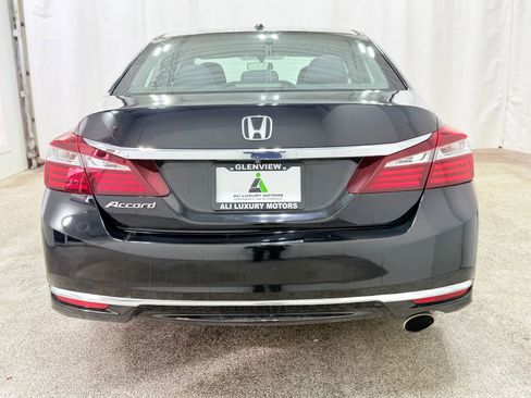 Used 2017 Honda Accord EX image 7