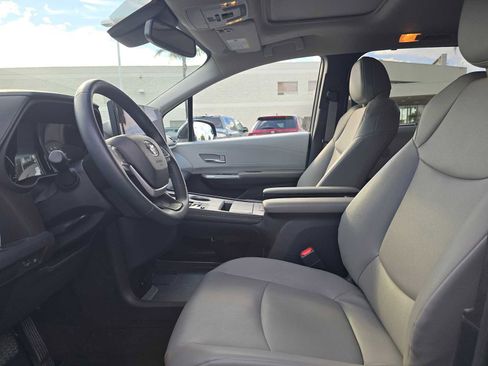 Certified 2025 Toyota Sienna XLE image 22