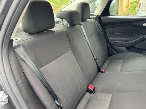 Used 2017 Ford Focus SEL w/ Cold Weather Package FWD image 19