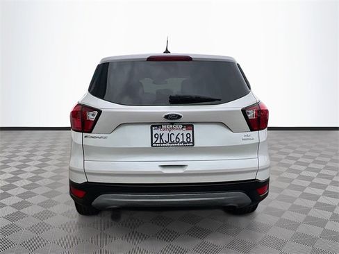 Used 2019 Ford Escape SE image 6