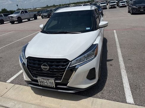 Used 2023 Nissan Kicks SV FWD image 5