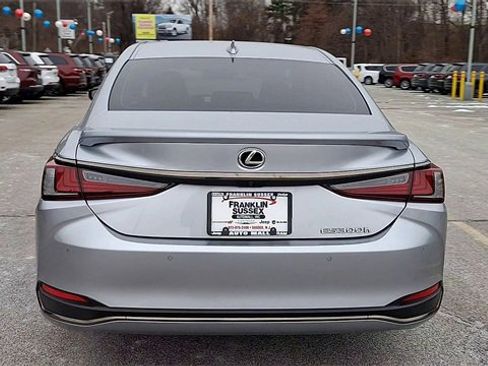 Used 2023 Lexus ES 300h F Sport image 7