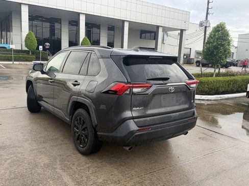 Used 2021 Toyota RAV4 LE FWD image 7