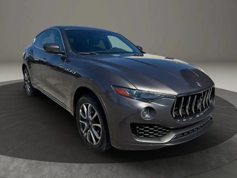 Used 2019 Maserati Levante AWD/4WD image 4