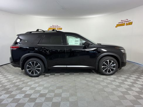 New 2026 Nissan Pathfinder Platinum FWD image 7