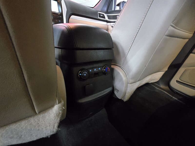 Used 2015 Ford Explorer XLT w/ Equipment Group 202B AWD/4WD image 12