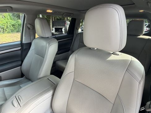 Used 2016 Toyota Highlander Limited Platinum AWD/4WD image 18