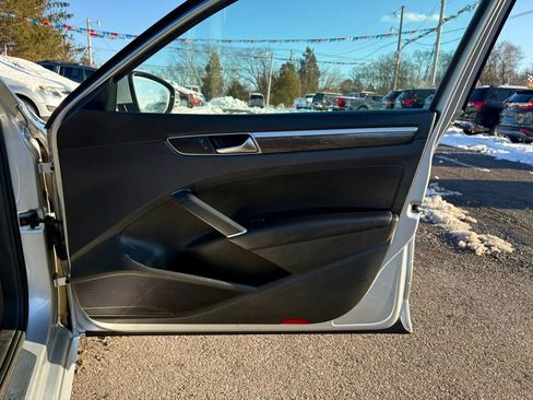 Used 2016 Volkswagen Passat 1.8T SE image 14