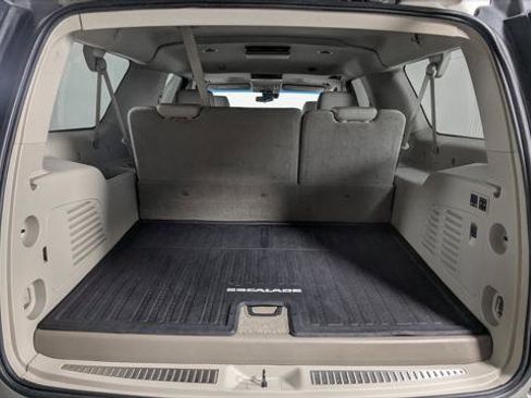 Used 2017 Cadillac Escalade ESV Luxury image 19