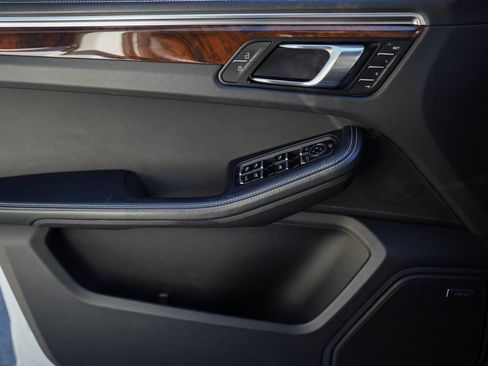 Used 2023 Porsche Macan S w/ Premium Package Plus image 35