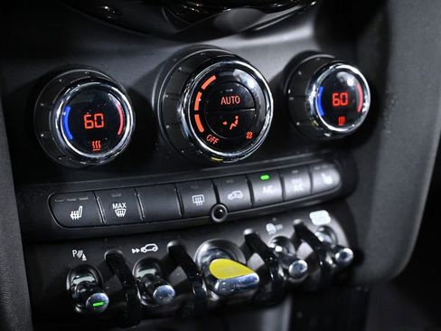 Used 2024 MINI Cooper SE image 17