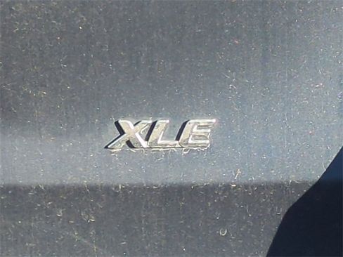 Used 2017 Toyota Sienna L image 9