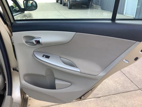 Used 2013 Toyota Corolla LE FWD image 16